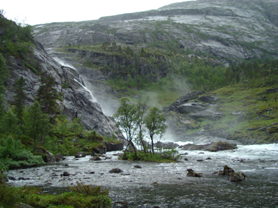 Weg nach Kinsarvik - Wasserfall Foto: Weg nach Kinsavik - Wasserfall